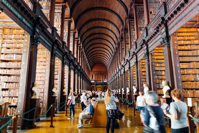 10__The_Book_of_Kells.jpg
