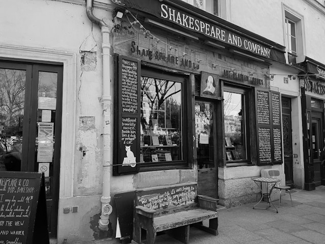 2__Shakespeare_and_Company.jpg
